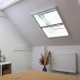 Moustiquaire enroulable alu pour fenêtre de toit  L 60 cm x H 80 cm blanc par Volet-Moustiquaire.com