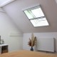 Pack éco de 2 moustiquaires à enroulement vertical pour fenêtre de toit L 60 cm x H 80 cm Alu blanc